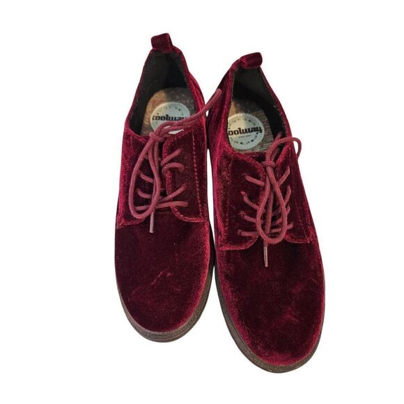 Coolway wine colored velvet tie up shoes. Size 8.5. - Picture 2 of 6